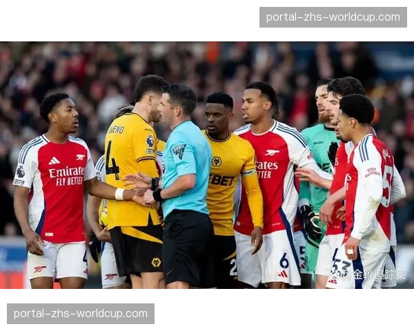 英超裁判委员会发布新指引,将更严格判罚防守方为阻止反击进行的战术犯规 英超裁判委员会发布新指引,将更严格判罚防守方为阻止反击进行的战术犯规